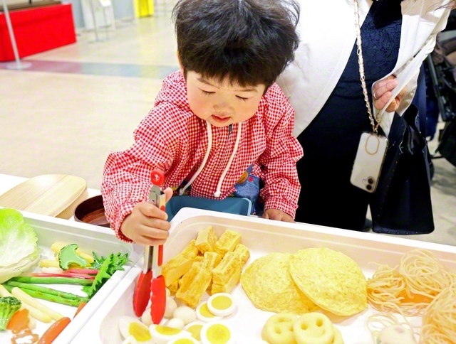 大人気の「だいすきお弁当」コーナー。食品サンプルを使って自分だけのお弁当を作れる