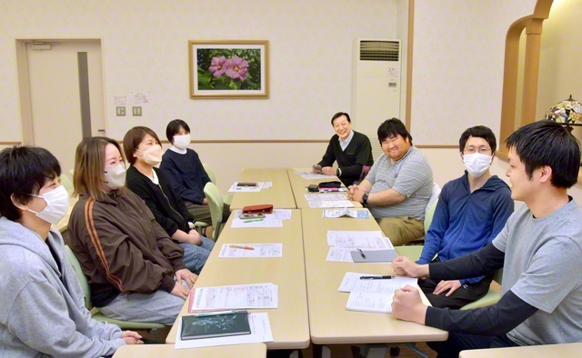 青年世代を中心に、わが地域のユースアクションの取り組みを話し合う集いが各地で活発に行われている（14日、有田文化会館で）