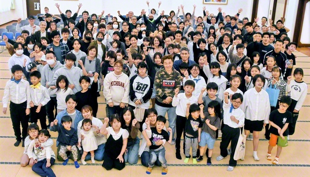 青年ファミリー座談会に集った播磨正義県の友（加古川文化会館で）