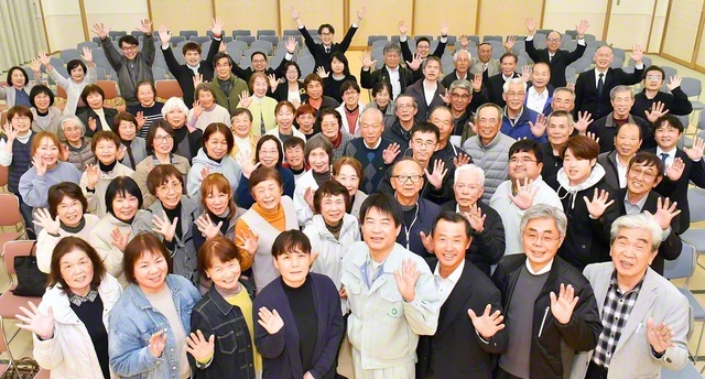 使命の天地で広布に駆ける南島原本部の同志たち（島原平和会館で）