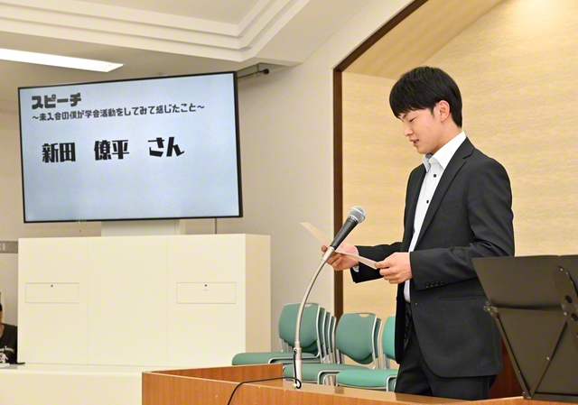 写真は第1回・第2回の青年座談会の模様。新田さんが体験発表