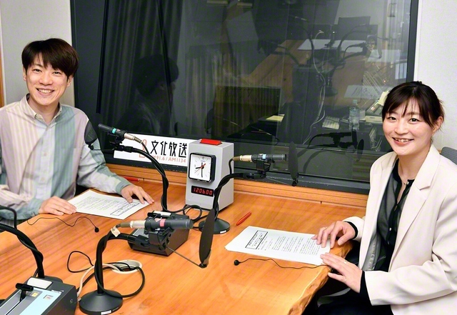 横山だいすけさん㊧と角田夏実さん