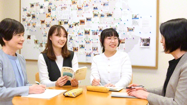 右から尾﨑総県総合女性部長、ユース委員会の香田委員長、石尾副委員長、藤村同女性部長