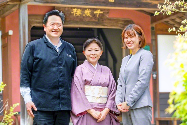 左から、吉岡洋さん、文恵さん、小野さん