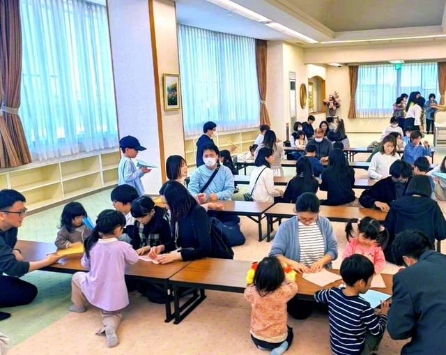 池田圏では4月12日、富山東文化会館で「ファミリーで大集合！　わくわく紙飛行機フェス！」を開催
