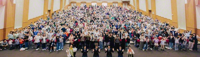 創価学園に集った未来部員、家族らが晴れやかに（午前10時半の回）