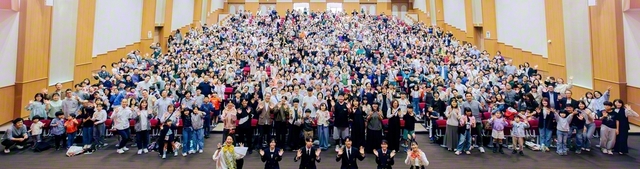 創価学園に集った未来部員、家族らが晴れやかに（午前10時半の回）