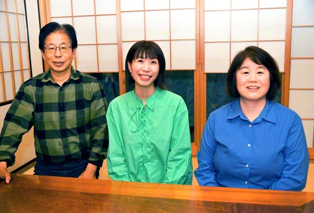 荒木さん一家（左から父・信一さん、長女・堀田敬子さん、母・荒木和美さん）