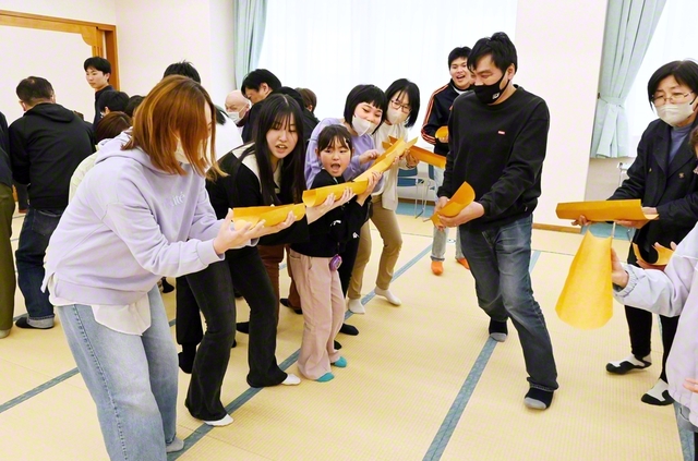 9日、花巻平和会館で開催された圏の未来部員会。アトラクション