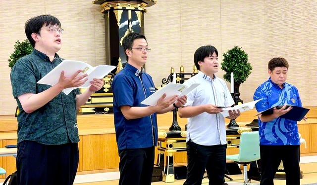 「黎明合唱団」が、勇壮で美しい歌声を響かせた