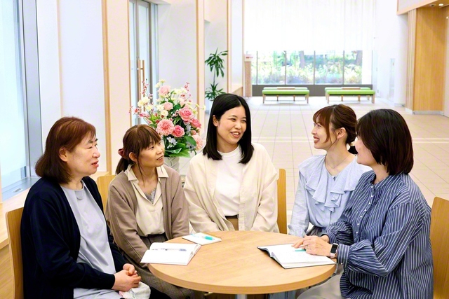 右から、寄元女性部長、木村さん、横川さん、矢口さん、柳田さん
