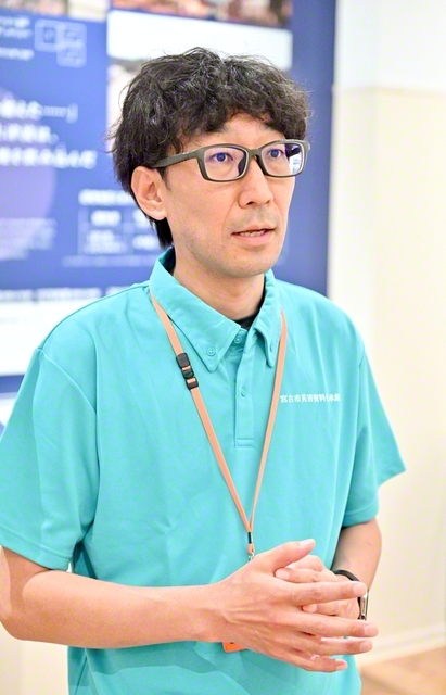 高岩将洋 館長