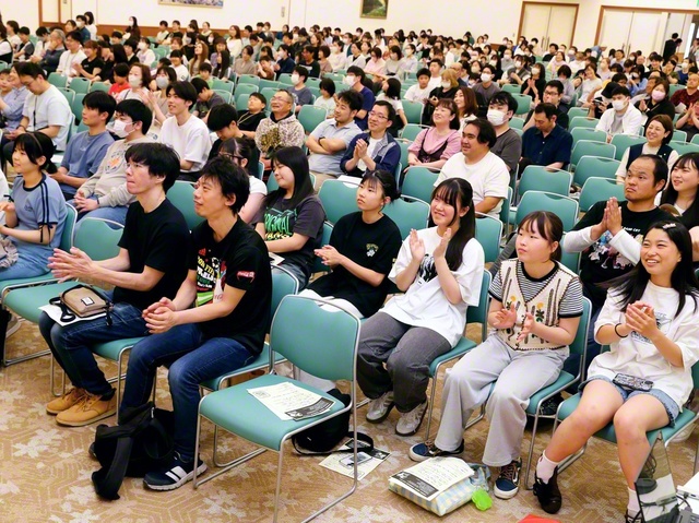 約1カ月後に迫った本番へ決意を固め合った徳島総県の出演者（徳島文化会館で）