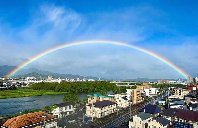雨上がりに大きな虹が架かった（盛岡市内、鈴木清子通信員撮影）
