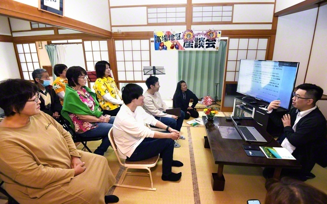 笑顔の花が咲いた高場地区の座談会（23日、ひたちなか市内で）