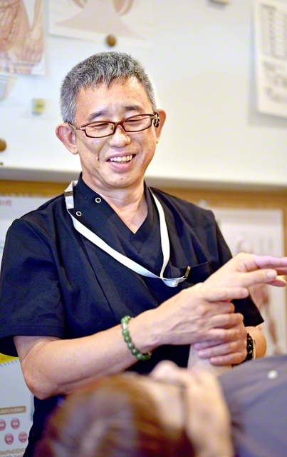コミュニケーションを大切に、丁寧な施術を心がける小西さん
