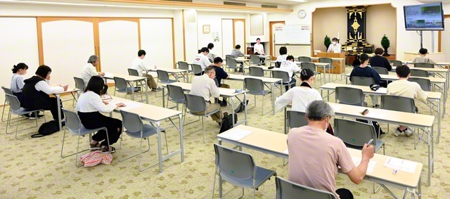 「教学部任用試験」（仏法入門）が7日、全国各地で一斉に実施、県内でも16会場で試験が行われた