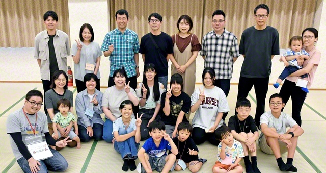 幅広い世代で絆を深める平田希望本部の友（名古屋西文化会館で）