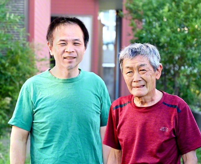 父・昌弘さん㊨と昌也さん