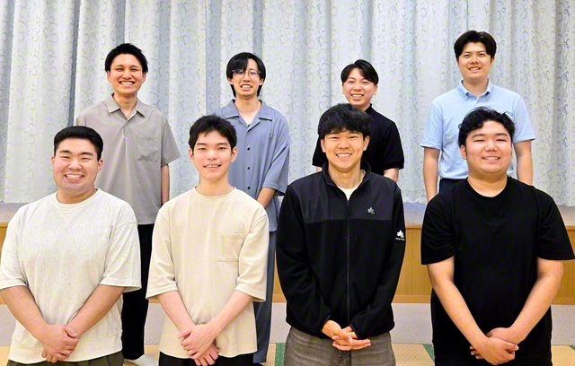 総県学生部の集いが13日、山梨文化会館で。河野総県学生部長は「信心根本に師弟の道を」と強調。千田副学生部長が励ました