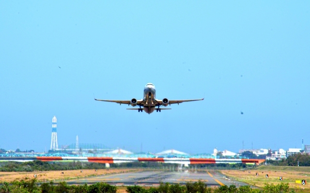 世界とつながる大空へ――（富山空港）