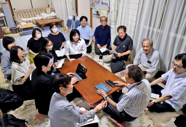 男子部や池田華陽会の友も参加し、多くの意見が出た支部ミーティング（15日、松江市内で）