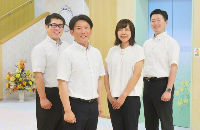 左から橋本青年部長、岡田男子部長、磯田池田華陽会委員長、中塚学生部長