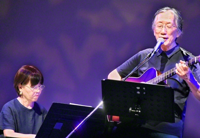 長坂さん㊨と妻・玲子さん