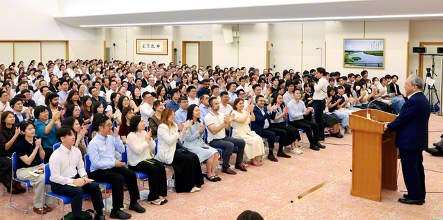 師弟共戦のさらなる飛翔を約し合った「北陸誓願総会」。平和と幸福の大道を歩み抜くとの誓いに燃えて