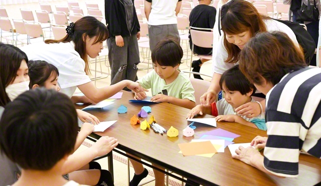 「未来・ファミリーデー」に開かれた茨城・古河県の集いの一こま。皆で“宝の未来っ子”たちの挑戦と成長をたたえ、励ましを送る充実の夏に（6月28日、古河文化会館で）