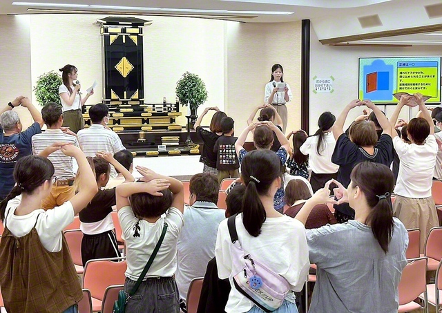 【和歌山城圏】参加者全員で和歌山の魅力や防災に関するクイズにも挑戦した（12日、和歌山平和会館で）