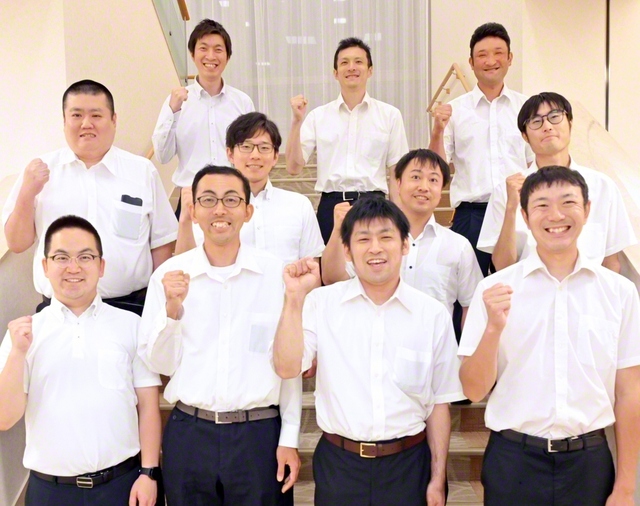 第1秋田総県（土田総県男子部長）の集いは秋田文化会館で。創価班の関琢磨さん、牙城会の小川俊裕さん、高橋慶彦さんが活動報告した。相場総秋田青年部長が激励し、一人一人が尊き同志を支える人材にと決意を固めた