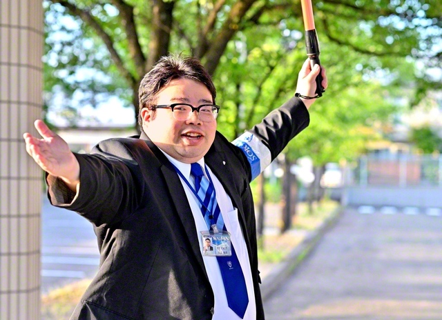 「学会でも、社会でも必要とされる人になりたい」との決意を胸に、創価班の任務に就く主濱さん