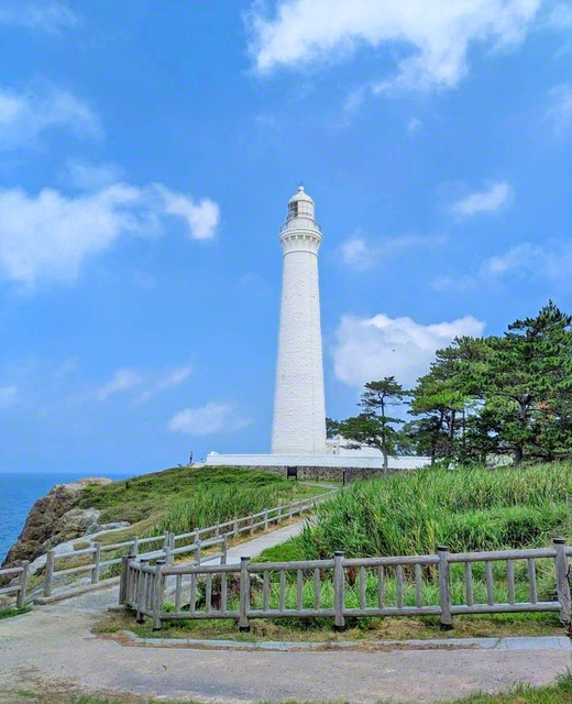 かつて池田大作先生も訪れた日御碕。石造りとして日本一の高さを誇る灯台から見る海は、格別です(出雲市、田部奈津美通信員)