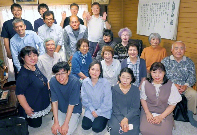 互いにたたえ合った6月の座談会（徳島市内で）