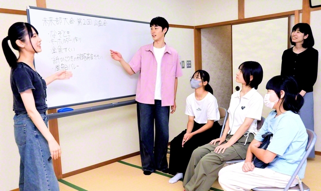 未来部大会の企画案を検討する牧口大城県のメンバー（19日、琴平文化会館で）
