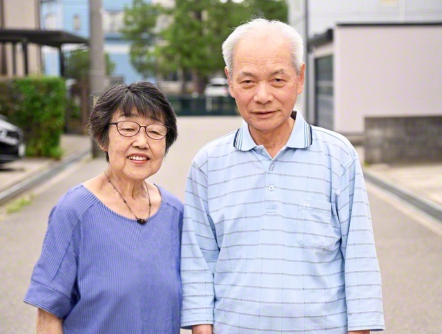 栗栖和男さん㊨と家寿江さん