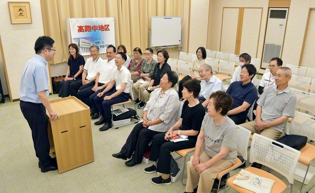 旭常勝区・高殿中地区（中前光美地区部長、角谷順子同女性部長）の座談会は19日、大阪旭文化会館で行われ、熊谷総大阪長が励ました