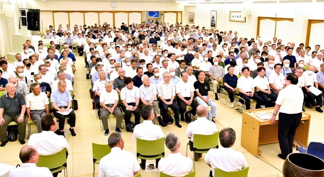 王城会の総会では、各分県の委員長が決意を披歴した（宮崎平和会館で）