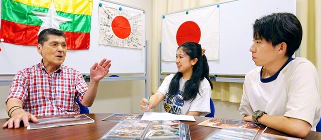 黒川さん㊧がミャンマーでの体験を語る