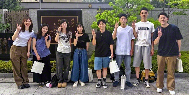 8月9～11日に行われた「全国未来部夏季研修会」に鳥取総県から参加したメンバー（9日、東京・信濃町の広宣流布大誓堂で）
