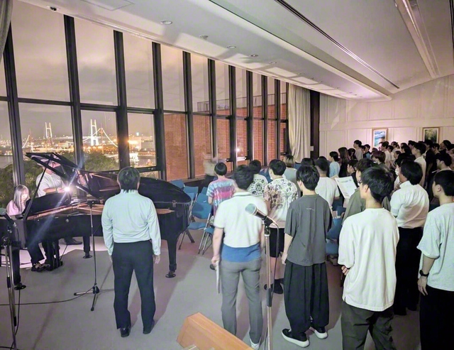 神奈川文化会館から横浜の夜景を見ながら練習する日も