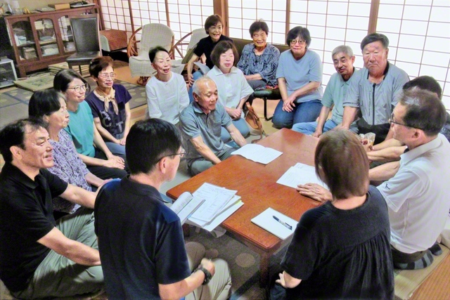 松江圏・島根栄光支部の討議の様子（松江市内で）。「支部総会」に向け、各地で討議が開かれている