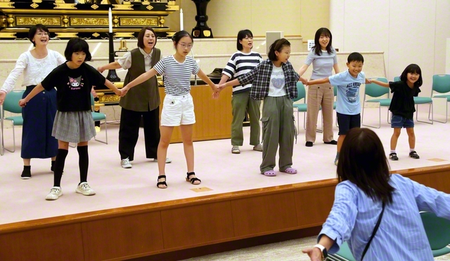 王城池田県「うずしお合唱団」の練習の様子（12日）