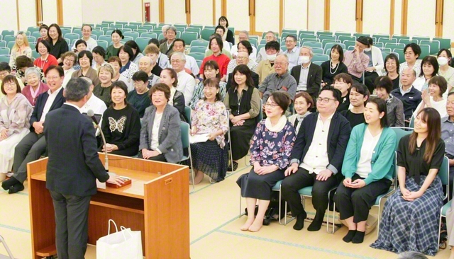 芸術部の総会をにぎやかに開催