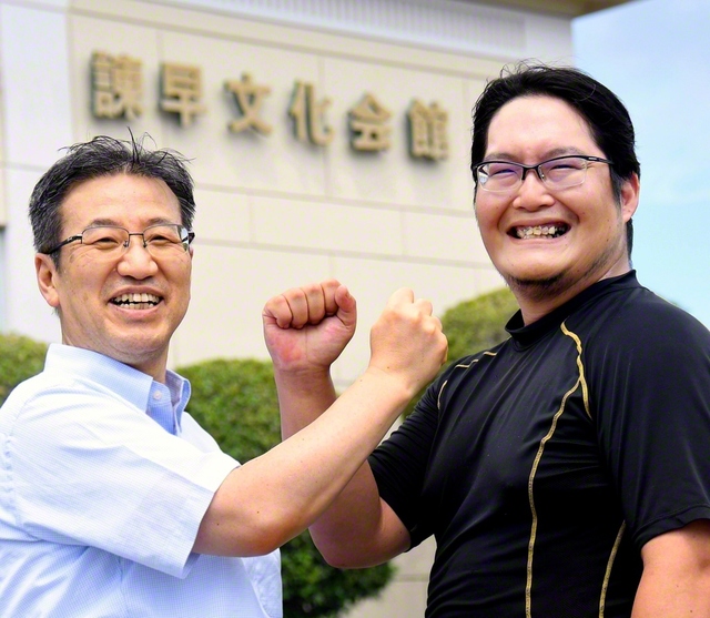 小野寺さん㊧と川上さん（諫早文化会館で）