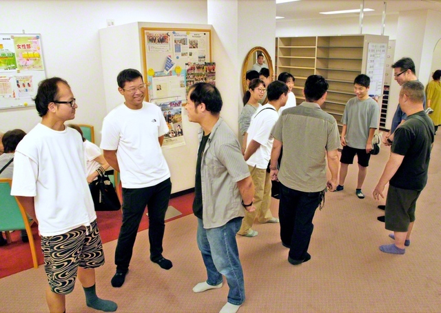 “青年総会”配信行事の参加者が朗らかに（総社会館）