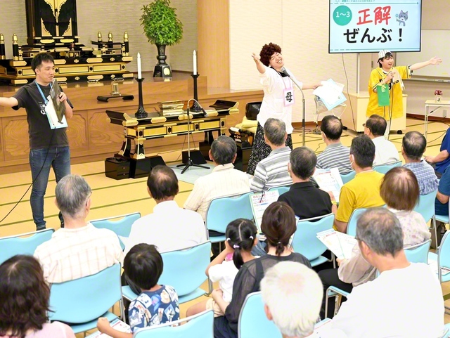 災害対応について寸劇でアピール（海南会館で）