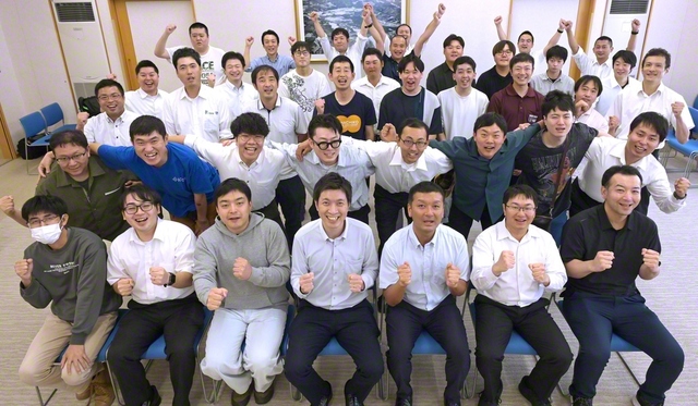 総秋田男子部の友が団結固く。壮年部に移行する友を盛大に送り出した