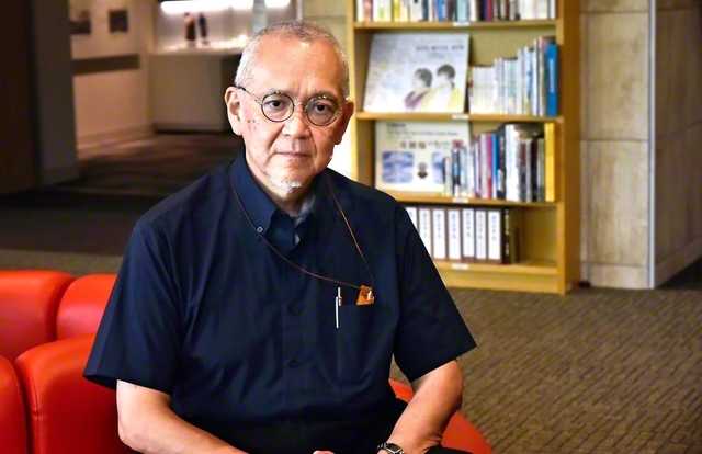 重信幸彦館長